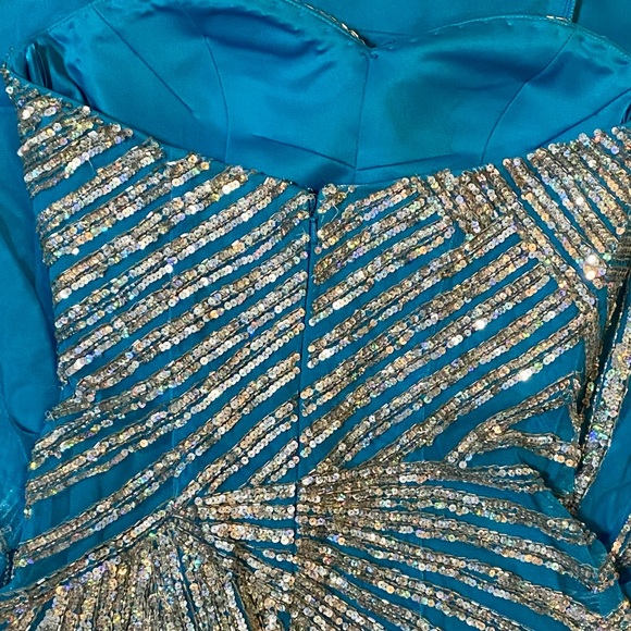 Jovani Prom Dress - Silver & Turquoise, Size 2 - Picture 7 of 13